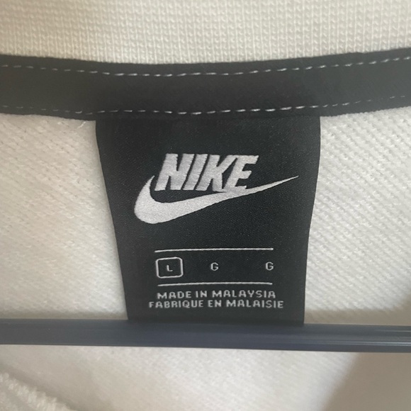 Women’s Nike cropped sweatshirt - Picture 3 of 4